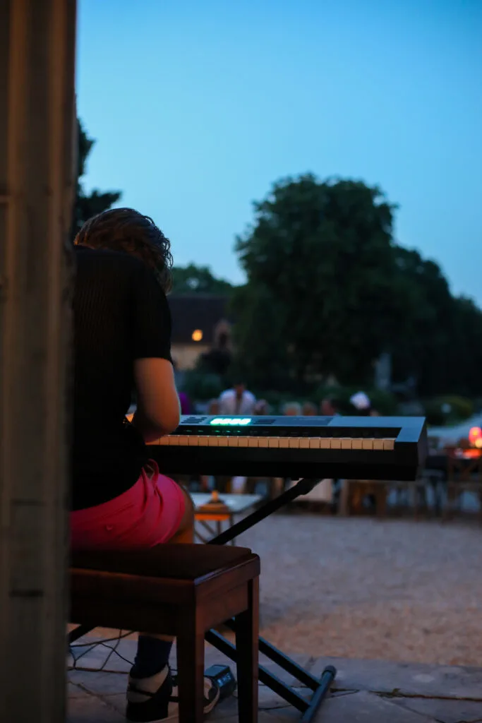 Sem Kramer performing outdoors at dusk